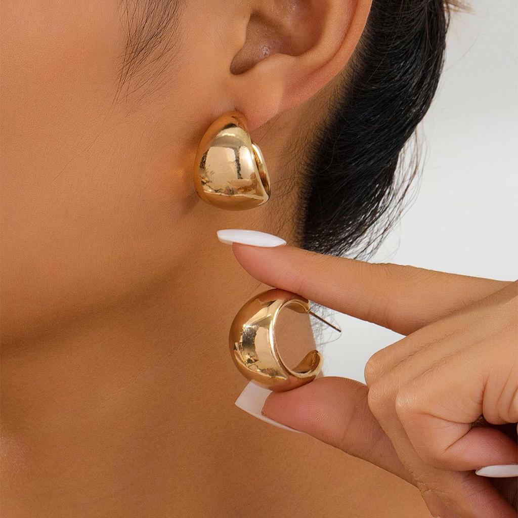 A Pair of Retro Gold Geometric Square Hollow Glossy Earrings, Women's Earrings, Vacation Daily Gifts