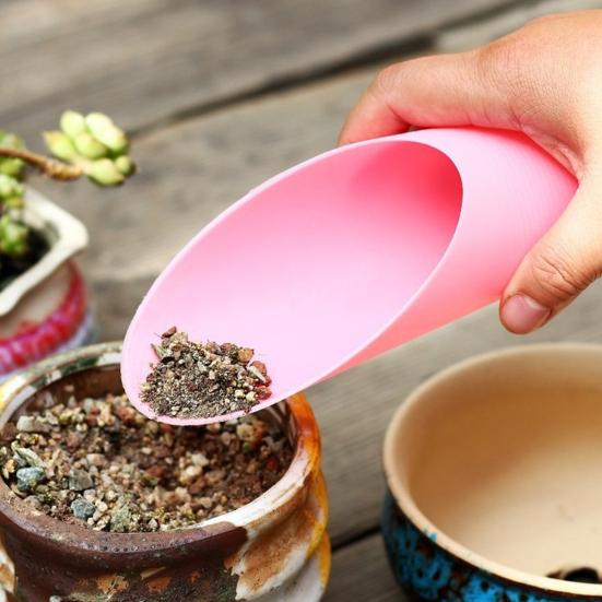6 Pcs Gardening Soil Scoops Mini Potting Scoops Funnel Design Transplanting Scoops Garden Shovels for Succulents Flowers