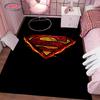 Nr. 1 DC Superman Logo Themen Teppich! Bodenmatte für Schlafzimmer und Wohnzimmer, rutschfest, elegante Heimdekoration, strapazierfähiger, maschinenwaschbarer Teppich