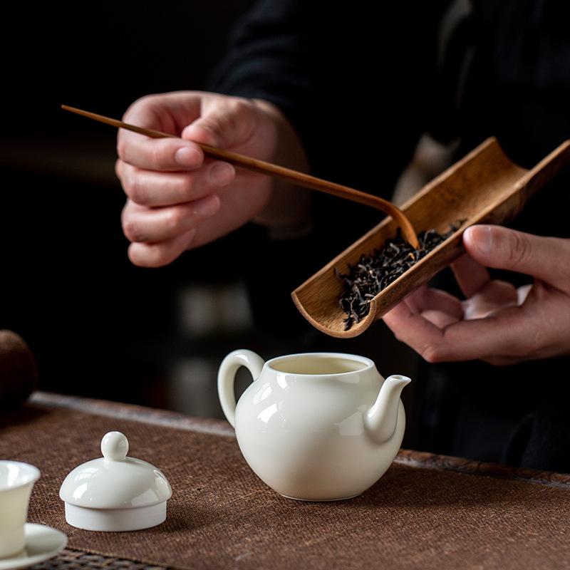 Vintage Weiß Aprikosenfarbene Teekanne Japanischer Stil Handgefertigte Keramik-Teekanne mit Filter für Gongfu-Teezeremonie Heimgebrauch