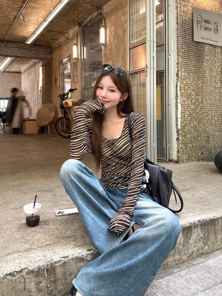2025 Autumn Women's Retro Slim Fit Stripe Long Sleeve T-shirt