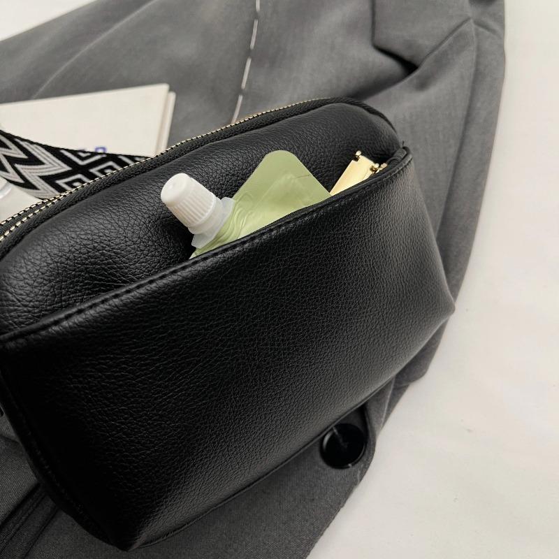 Chic Vegan Crossbody Bag Minimalist & Fashion-Forward PU Shoulder Bag for Women Simple and Versatile Small Square Bag