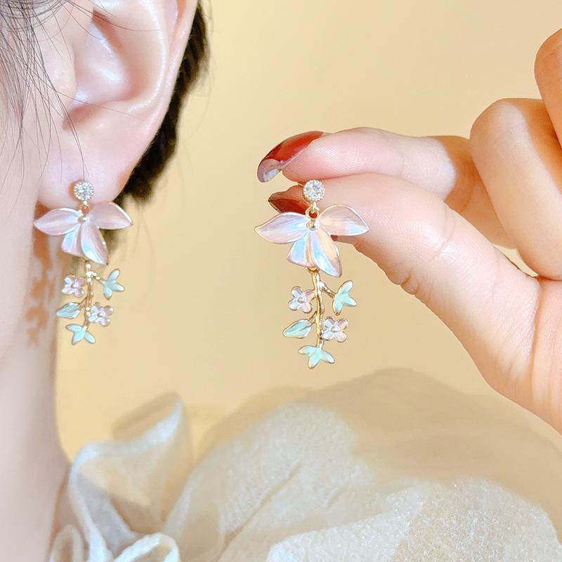 

Серьги-кисточки с цветами из серебряной иглы и бриллиантовой капли масла, модные милые серьги, легкая роскошь, премиальный темперамент, универсальные серьги, женские