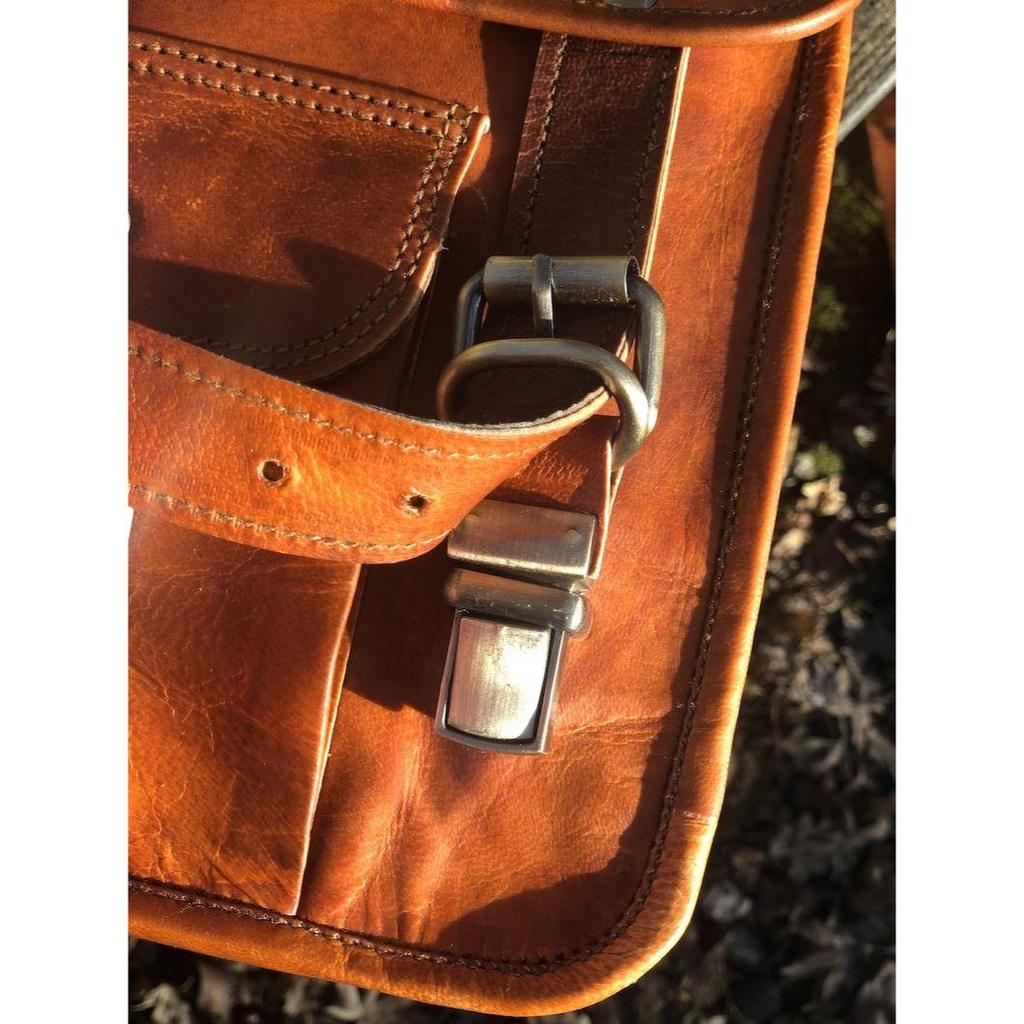 Cool leather shoulder bag, leather bag + handle, stylish leather messenger, crossbody/shoulder bag, unisex leather satchel, fairtrade purse