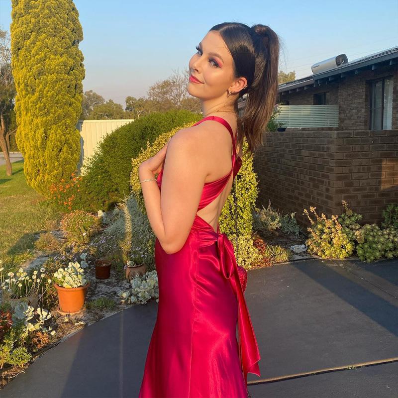 

Платье длинное пляжное с глубоким V-образным вырезом, открытой спиной, без рукавов, с разрезом, с высокой талией M красный