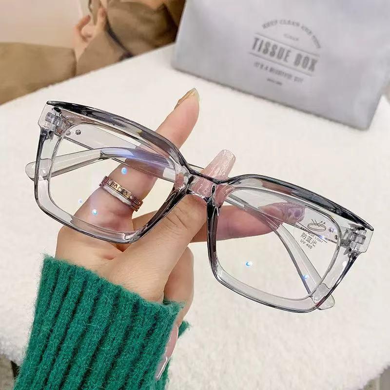 Ultra-Light Tea-Colored Photochromic Myopia Glasses for Women – Trendy Square Transparent Frames, High Aesthetic Bare-Faced Look.