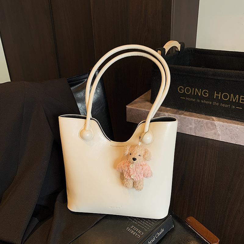 Large-capacity commuter underarm bag women's new spring and summer fashion shoulder bag commuter tote bag to work