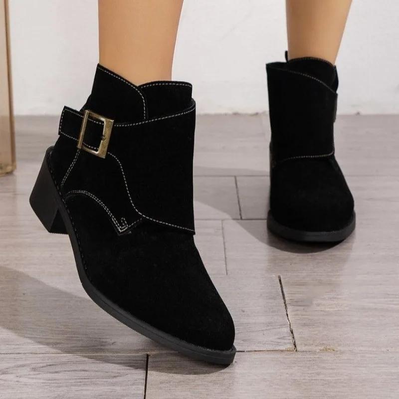 Fashion 2024 new boots with comfortable sleeves, thick heels, autumn and winter rubber fashion, pointed suede, and short heels