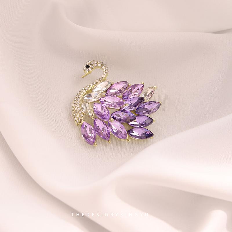 Broche Elegante de Pérola Dourada e Espiga de Trigo: Acessório Versátil e de Alta Qualidade para Mulheres