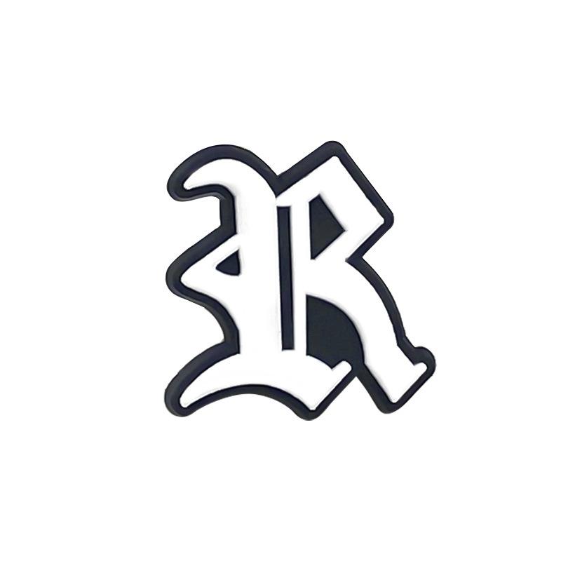 1 StückNeuer Stil Anhänger Altenglischer Buchstabe PVC Loch Schuh Schuhe Blume Silberner Buchstabe Schuhe Anhänger Schuhe Dekoratives Zubehör