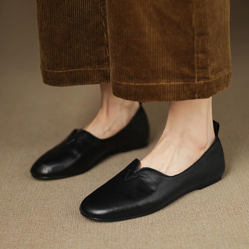 Comfortable flat-bottomed lazy shoes for all seasons, new women's casual single shoes, solid color, light-mouth leather, large size, low-top low-heel.