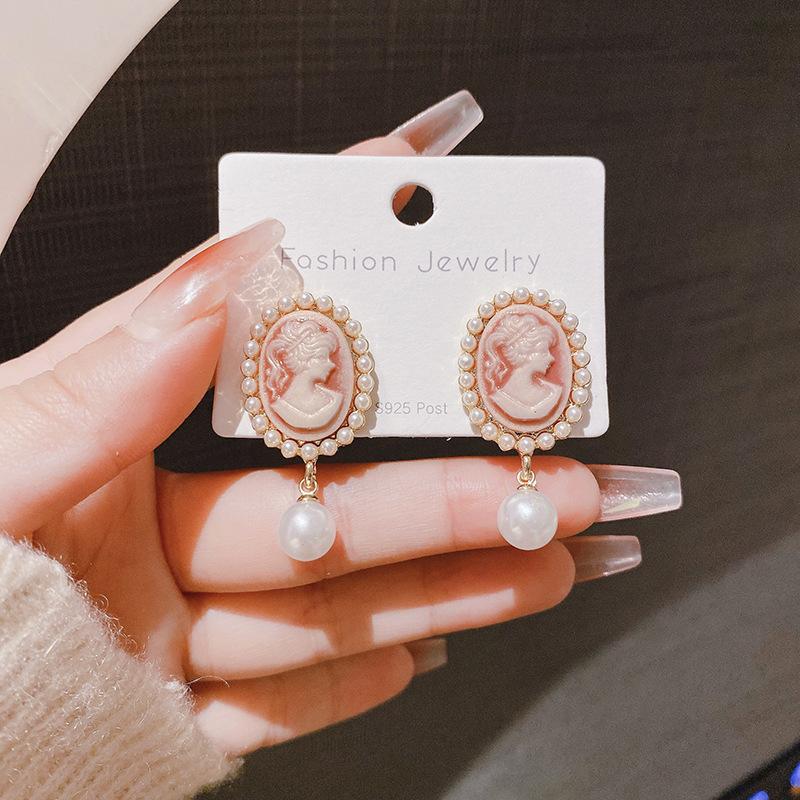 New Tide French Retro Portrait Gentle Delicate Pearl Round Brand Elegant Premium Temperament Earrings Earrings