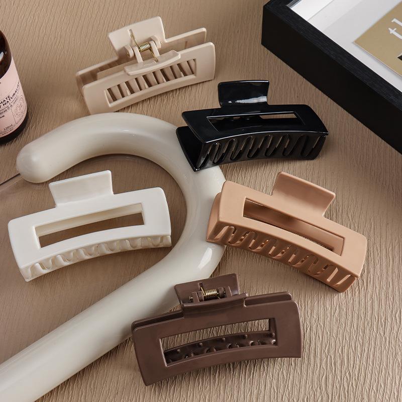 Soft Silicone Shark Hair Claw, Non-Slip Round Hair Clip for Women