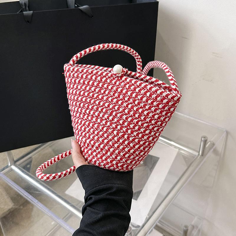 

2024 Новая летняя универсальная корейская плетеная сумка-ведро, пляжная сумка для отпуска, сумка на одно плечо, кроссбоди, маленькая женская сумка красный