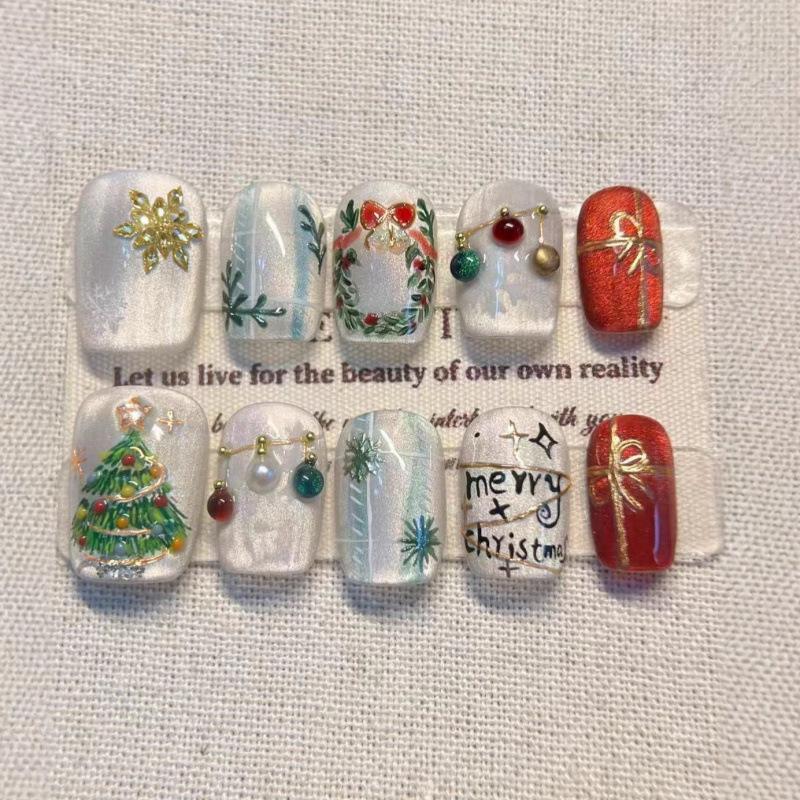 30-Piece Set: European Christmas Cat Eye Nails with Gold Foil, 3D Snowflakes and Trees