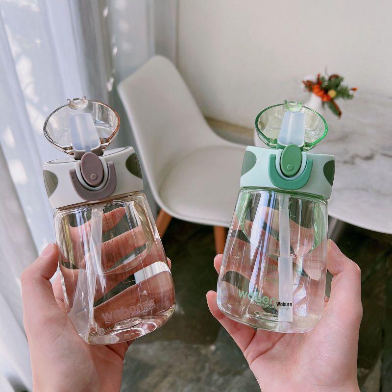 Tragbarer Sommer-Wasserbecher mit Strohhalm für Frauen und Kinder: Niedliches Design für Schüler, Schwangere und Erwachsene