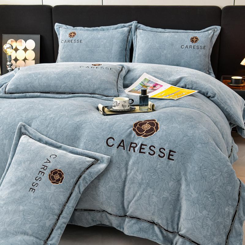 

Комплект из четырех предметов для кровати из утолщенного молочного флиса с высоким граммажом, простой однотонный, с вышивкой, флисовый, коралловый флис, пододеяльник 1.8m Sheet 4pc Quilt Cover 200 * 230cm