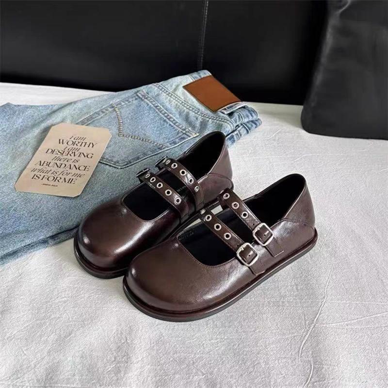 2025 new French retro Mary Jane shoes women's flat bottom one-word buckle with shallow mouth evening shoes patent leather temperament single shoes