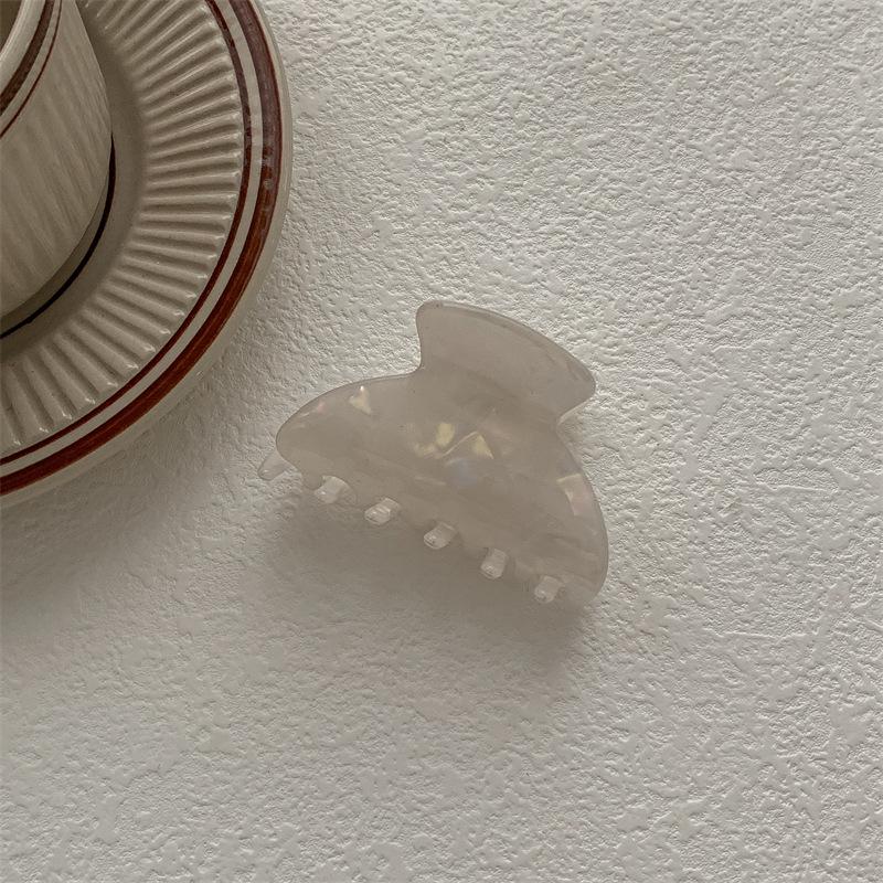 Korean Imitation Acetate High-End Shark Hair Clip - Elegant Hair Accessory for Stylish Looks