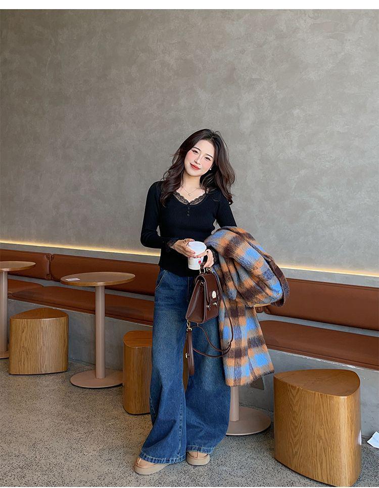Lace-Trim Patchwork Knit Sweater: Women's Slim-Fit Low Collar Top for Autumn & Winter.