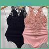 Eleganter Damen Spitzenbody ohne Ärmel mit Stretch-Choker-Detail und sexy Ausstrahlung