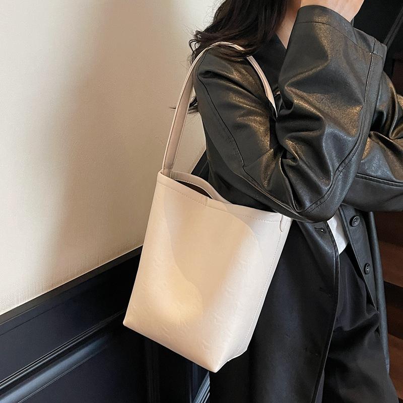 Premium Sense Niche Bag Women's Autumn and Winter 2025 New Retro Versatile Shoulder Messenger Bag Casual and Explosive Bucket Bag