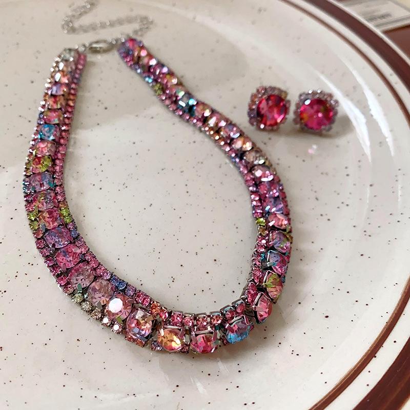 

Diamond-encrusted square choker necklace, high-end sense, light luxury temperament, collarbone chain, neck chain, exquisite commuter necklace.