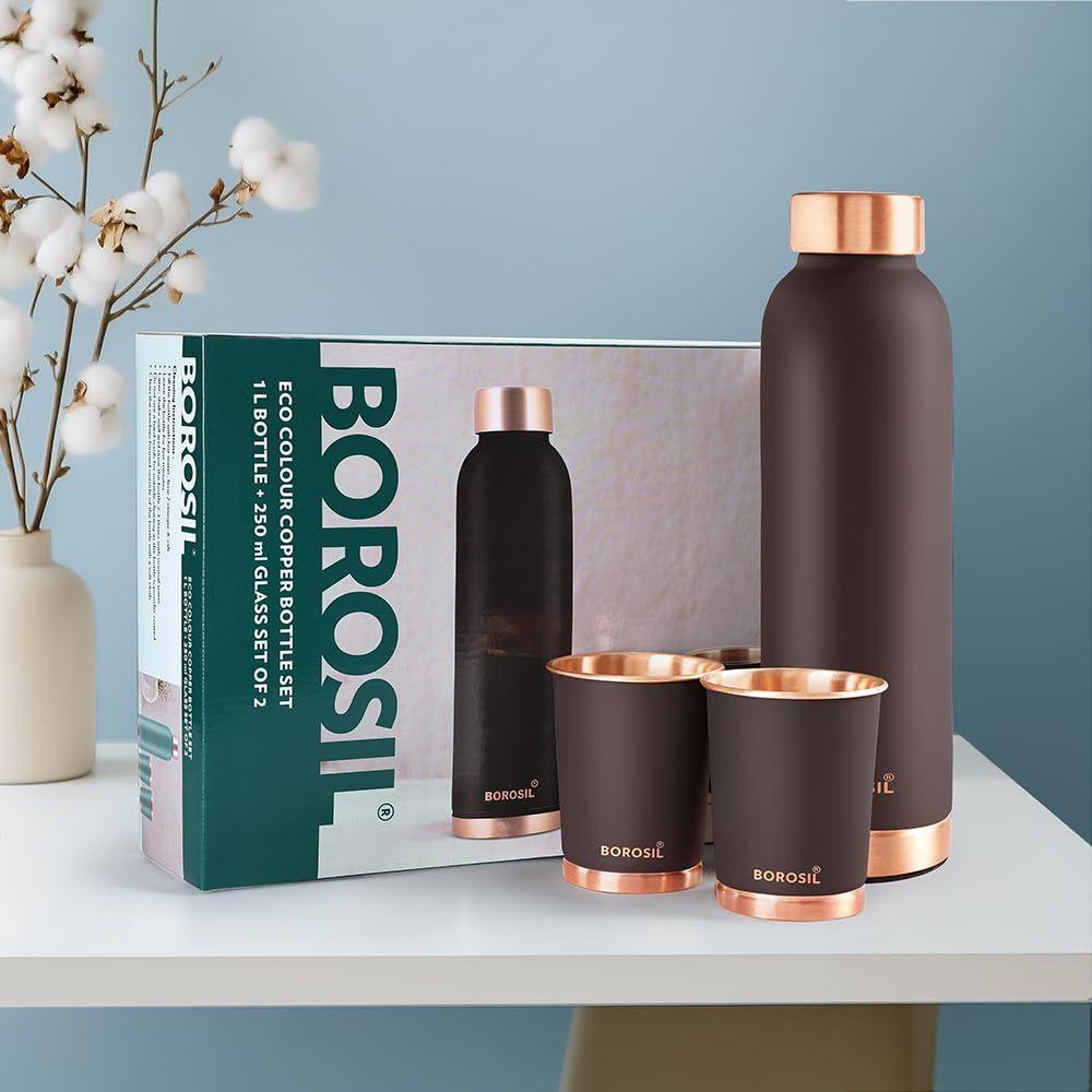 Set Bottiglia in Rame Ecologico con Bicchieri | Bottiglia da 1L con 2 Bicchieri in Rame Puro al 100% con Proprietà Antiossidanti del Rame per l'Uso Quotidiano (Marrone)