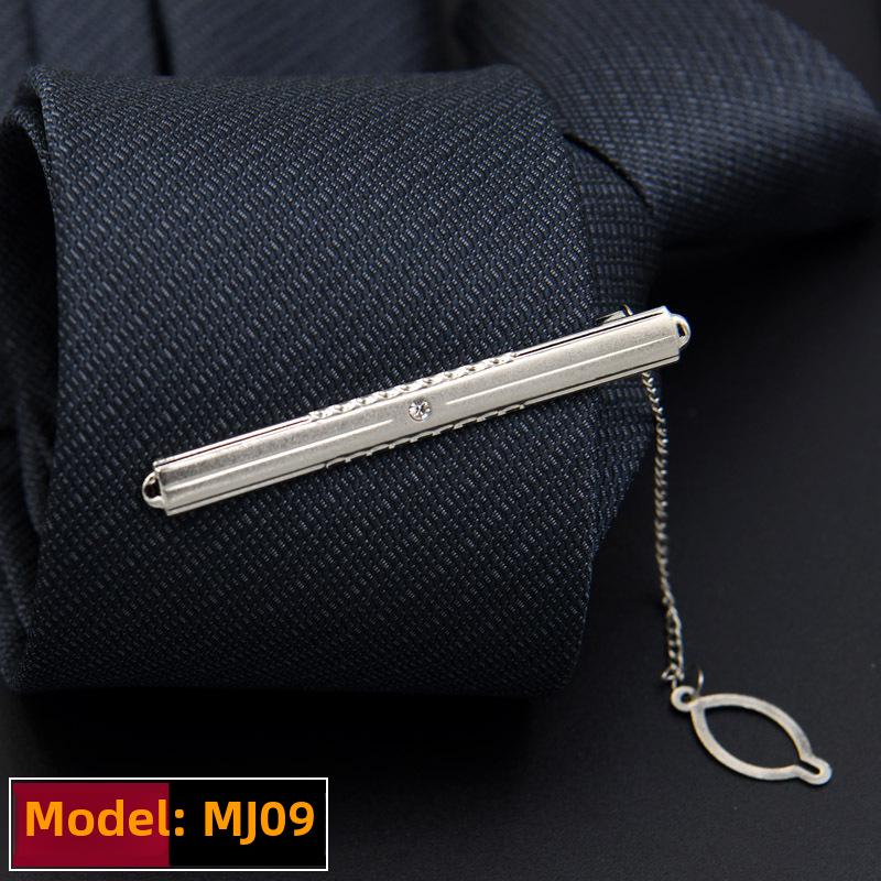 Silberne Krawattenklammer für Herren – formelles, schlichtes, professionelles Accessoire