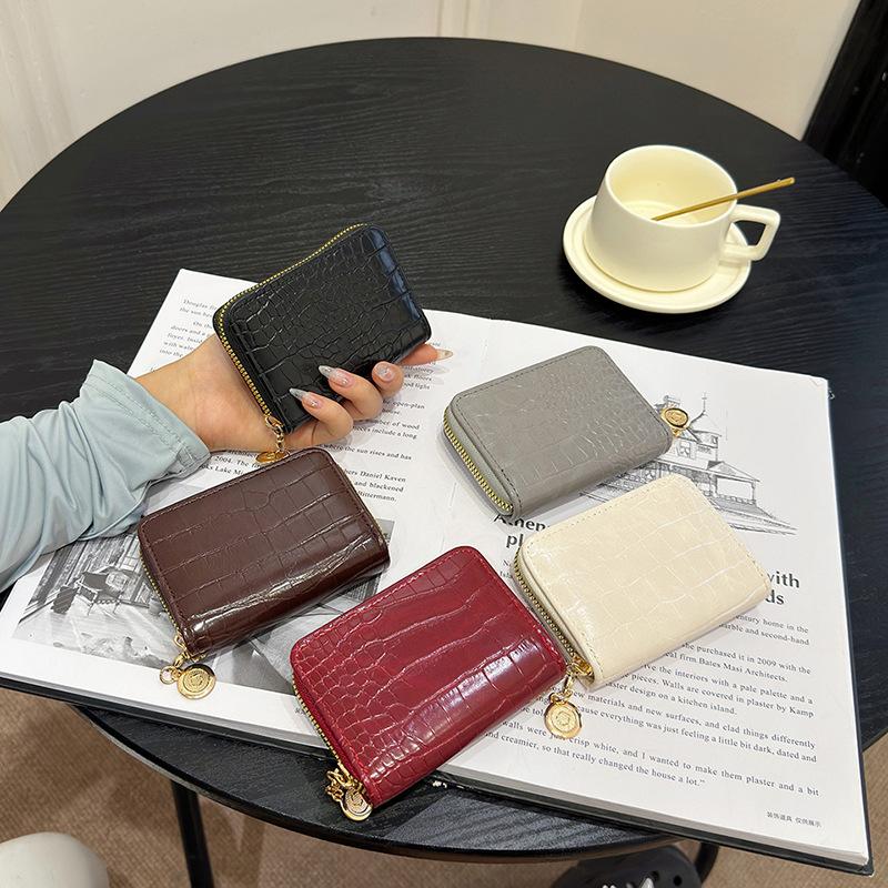 Women’s Zipper Short Wallet Crocodile Embossed PU Leather Large Capacity Card Holder Coin Purse Zip Around Wallet