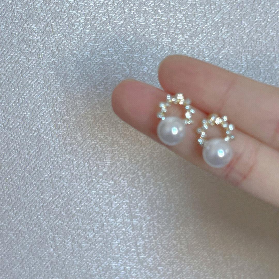 2024 Rhinestone-Inlaid Pearl Stud Earrings: Elegant  Unique Design for Women