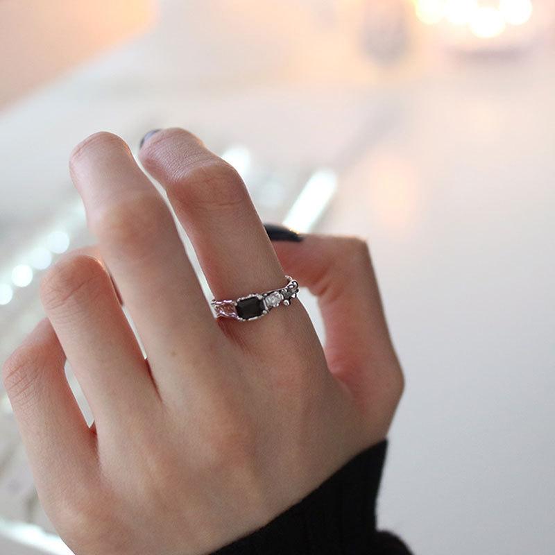 

Fashionable Lightweight 925 Sterling Silver Ring Featuring Black Zirconia Stone