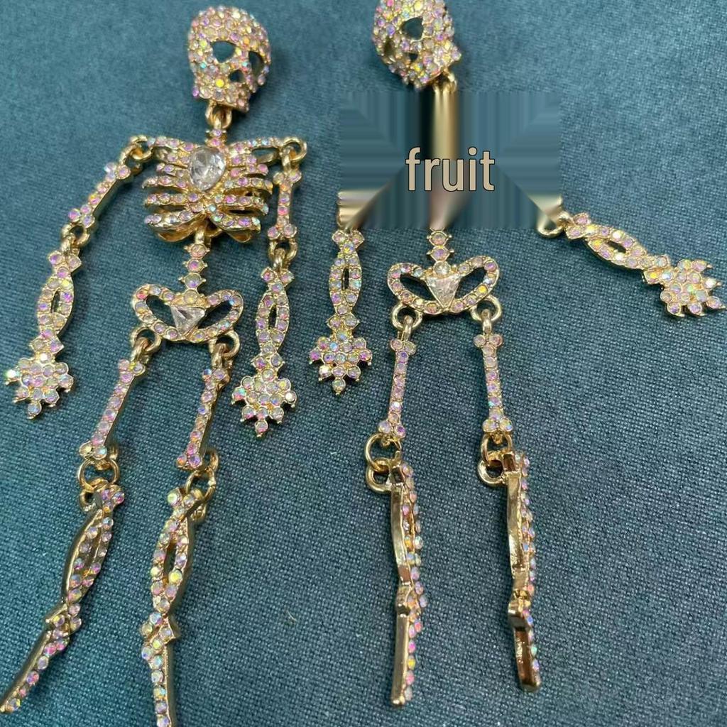Przesadne Kolczyki Szkielet Czaszki z Diamentami dla Kobiet - Modna Biżuteria na Halloween