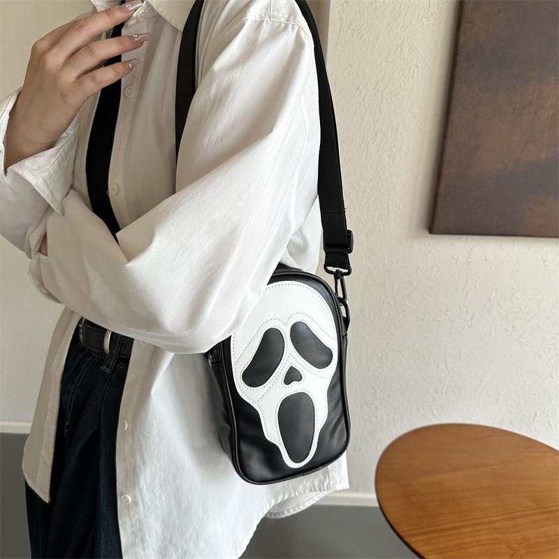 Cute Ghosty Design Crossbody Bag Perfect For Autumn Fashion In Black And White