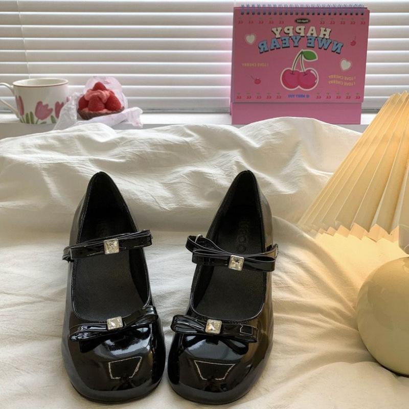 

Women s Patent Leather Mary Jane Shoes with Bow and Rhinestone Decor for Sweet Style and Daily Wear 35 чёрный