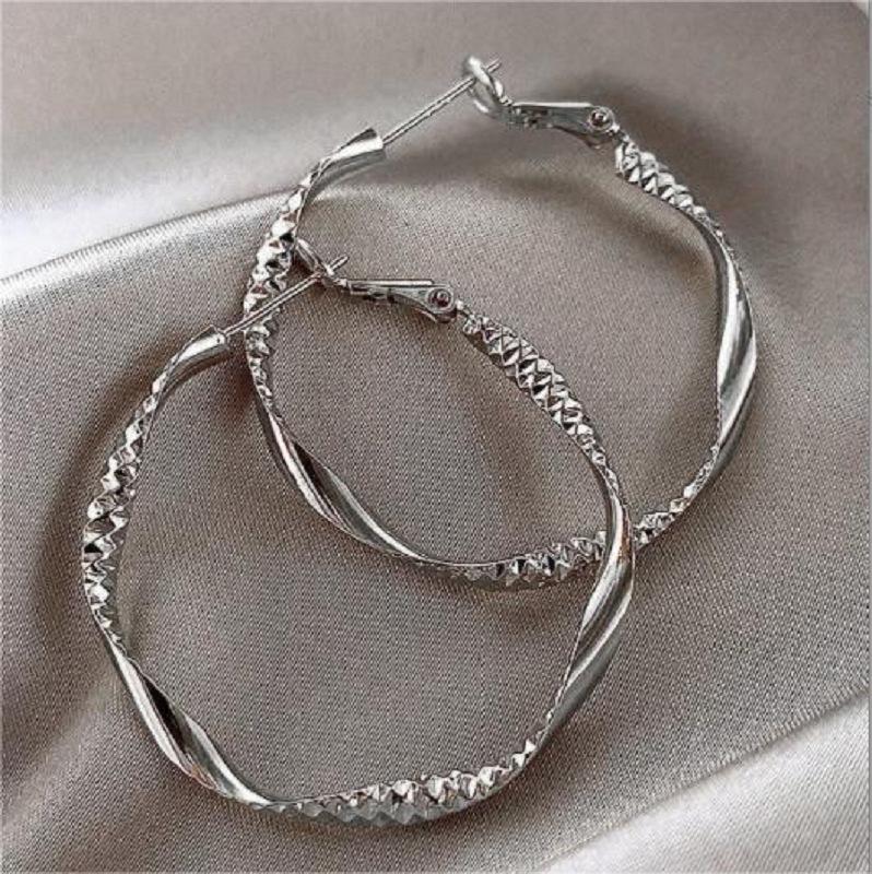 High-End Silver Geometric Round Earrings - Elegant and Simple for Everyday Style