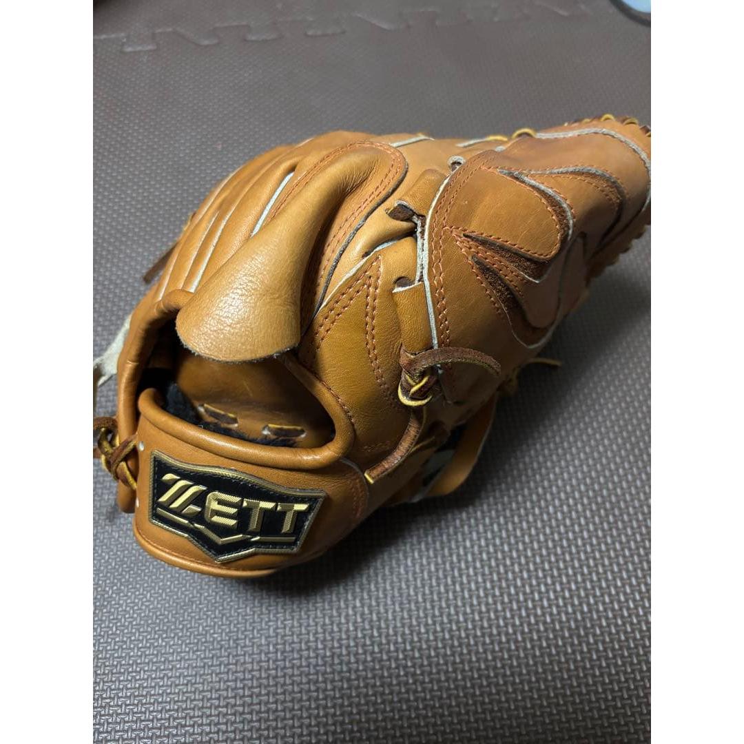 Used ZETT Brown Baseball Glove for Right Thrower