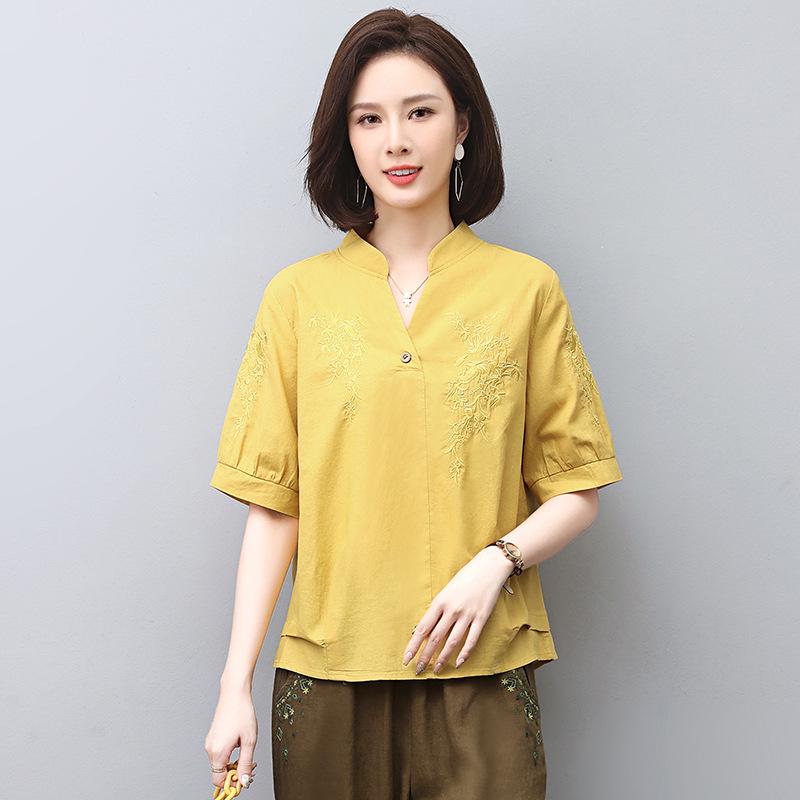 

Женский летний топ из хлопка и льна с коротким рукавом и V-образным вырезом: Омолаживающий свободный крой с вышитыми деталями. Идеально для мам среднего возраста. L жёлтый