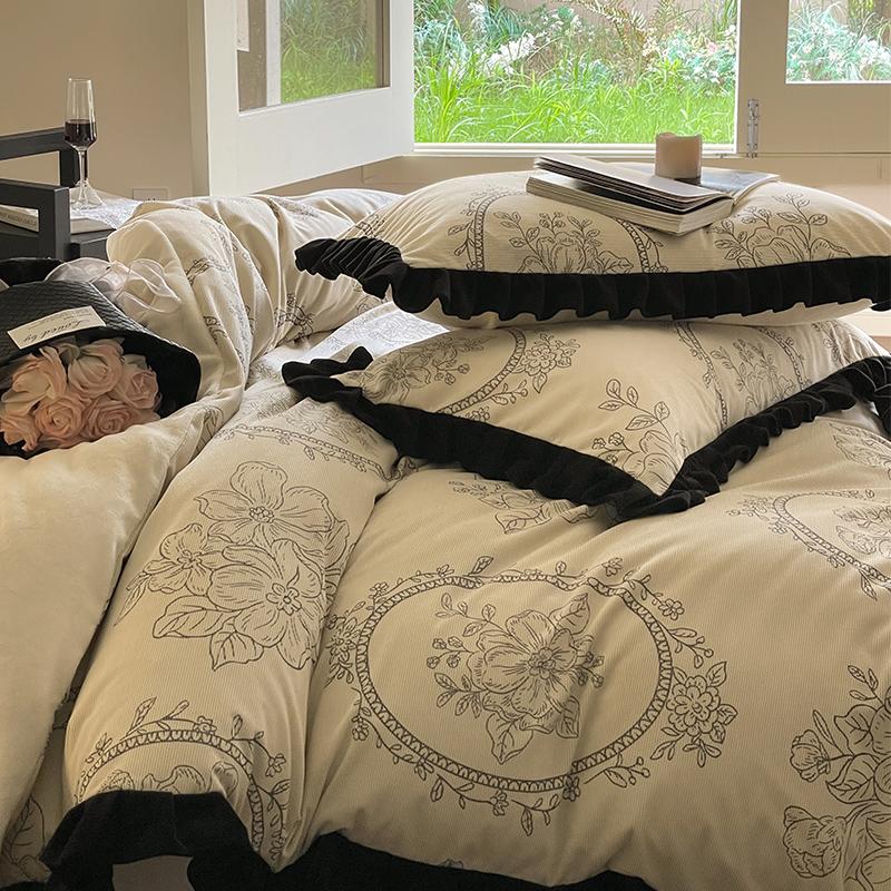 Sleep Grid Light French Hepburn Wind Corduroy Milk Velvet Four Piece Set