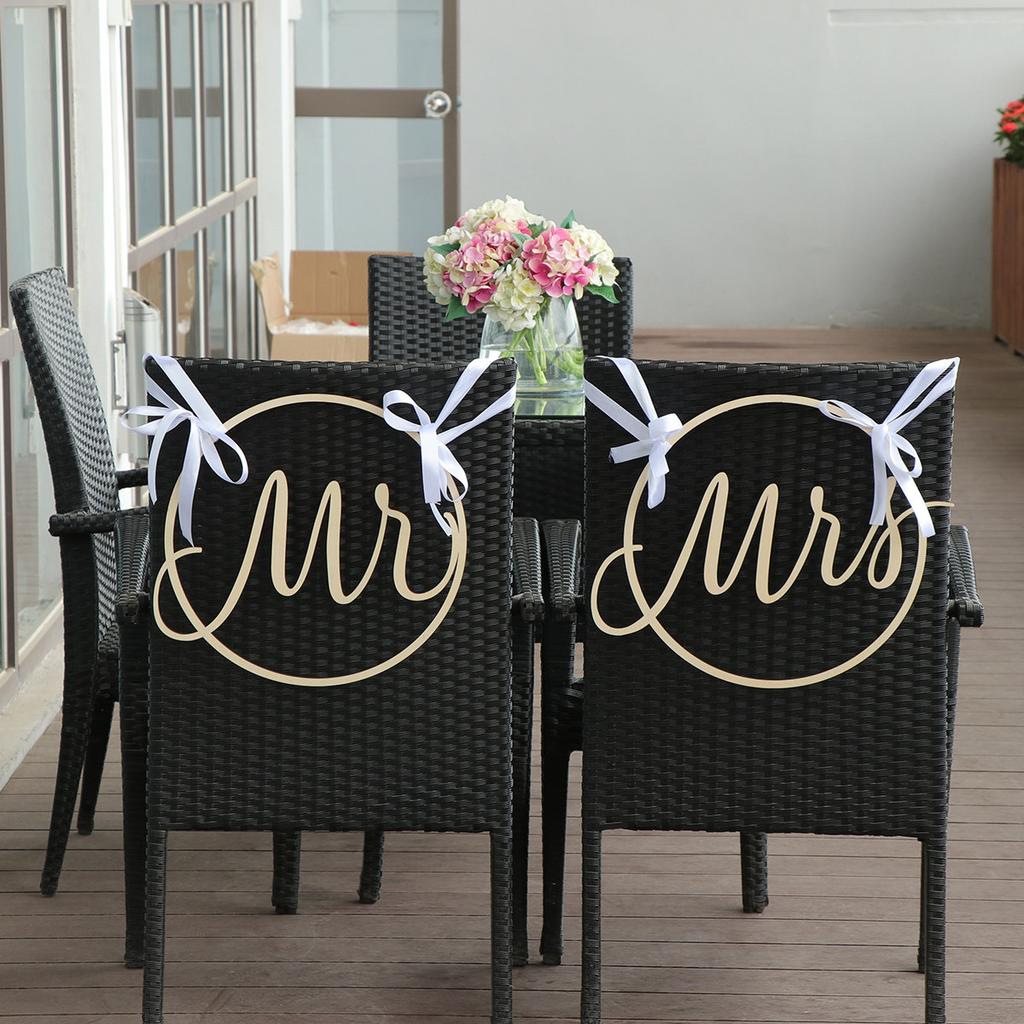 2Pcs Wood Mr Mrs Wedding Chair Flags Round Hollow Design Retro Romantic Decor for Bride Groom Seats Photo Prop Backyard Party