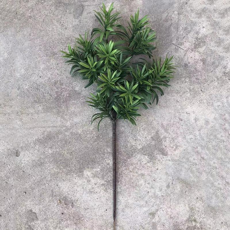 Ramură Artificială de Pin cu Frunze de Arțar și Accente de Chiparos