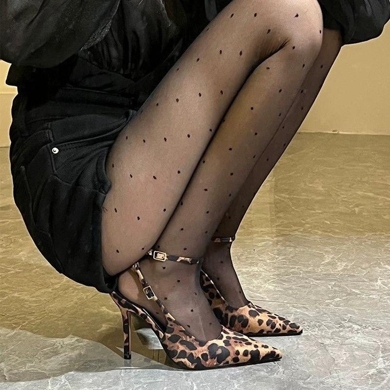 2025 Nový francouzský styl Niche Designový smysl Tenký podpatek Špičatá špička Po prázdných ústech Sexy leopardí potisk Retro vysoké podpatky Ženy