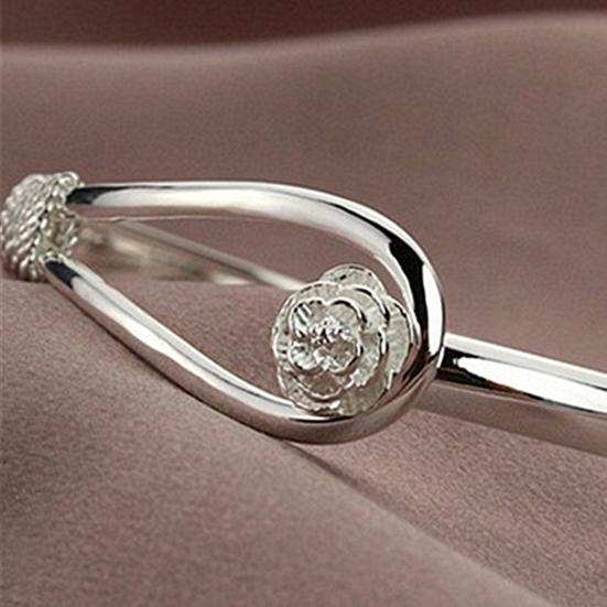 Bracelet Opening Design Flower Buckle Electroplating Bright Luster Unfading Decorate Jewelry Gifts Light Luxury