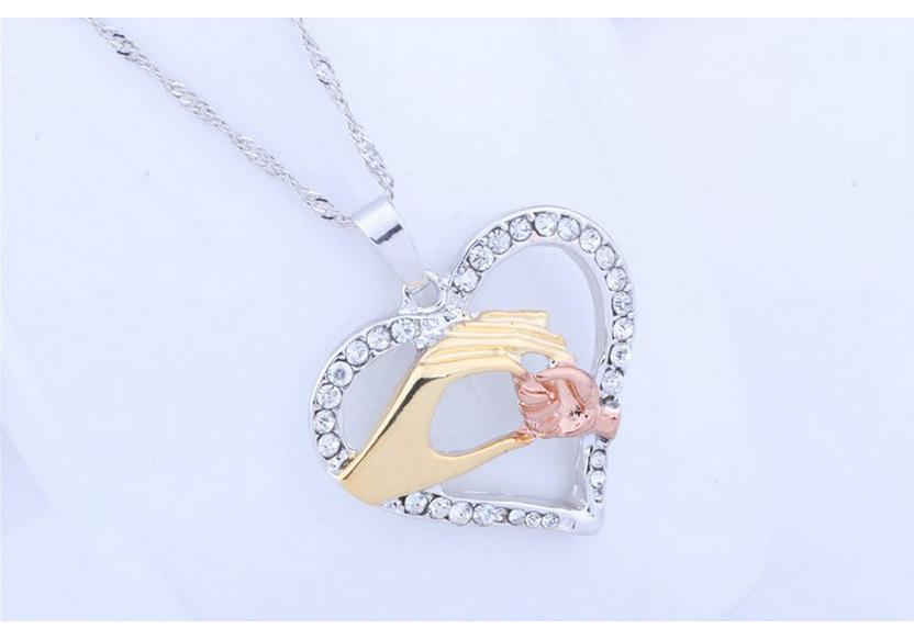 Elegant Rhinestone Heart Necklace for Mom - Simple Love Heart Design on Clavicle Chain for Women