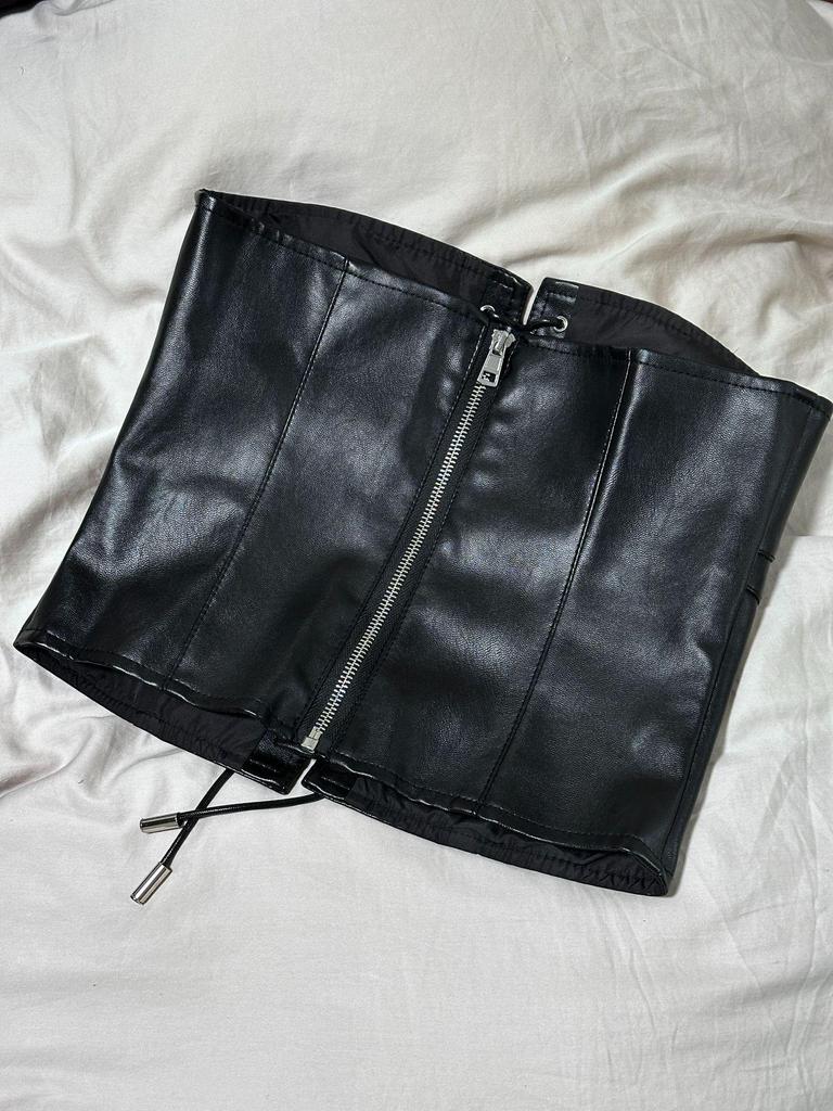 European & American PU Leather Retro Lace-Up Bandeau Crop Top for Women - Sexy, Short, Tight-Fitting, Beautiful Back, Customizable, Outdoor Wear.