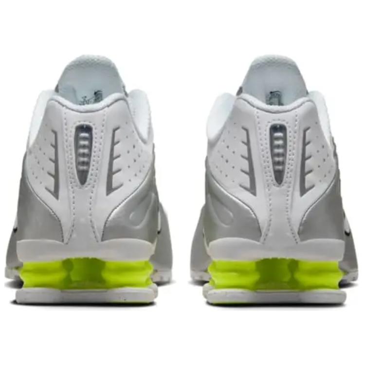 Nike Baskets Shox R4 Blanc Argent Métallisé Femme Volt AR3565-102