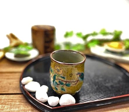 Ceașcă mică Kutani cu fir auriu pictat în galben, prună și pasăre, ceramică, 170 ml [Ceainic] [Ilustrație pe spate]