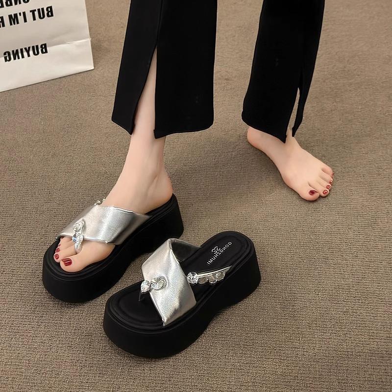 2025 new muffin thick-soled high-heeled cool slippers for women's summer wear with skirts, high-end one-word beach sandals
