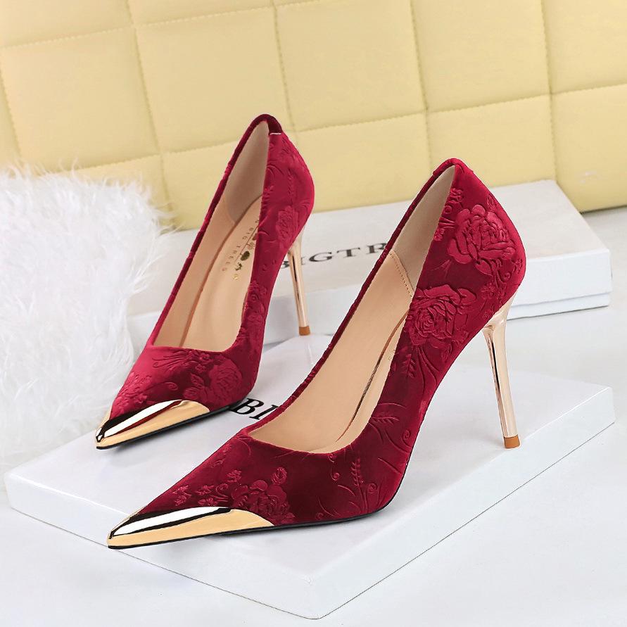 

Xishi Velvet Floral Embossed Women s Stiletto Shoes: Medium Heel, Low-Cut, Metal Pointed Toe 35