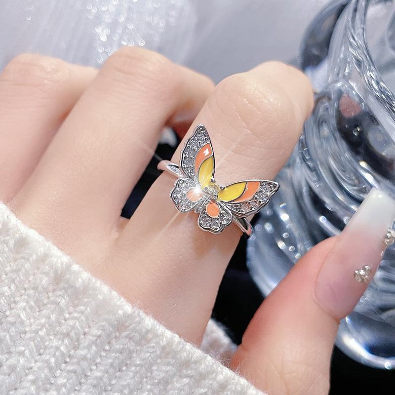 Unregelmäßiger offener Schmetterlingsring, Nischen-Designgefühl, Verstellbarer Zeigefingerring, Stapelbar, Tragen eines hochwertigen Rings